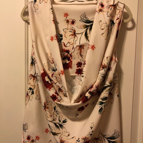 Sleeveless top with back drape - Picture 5 of 7